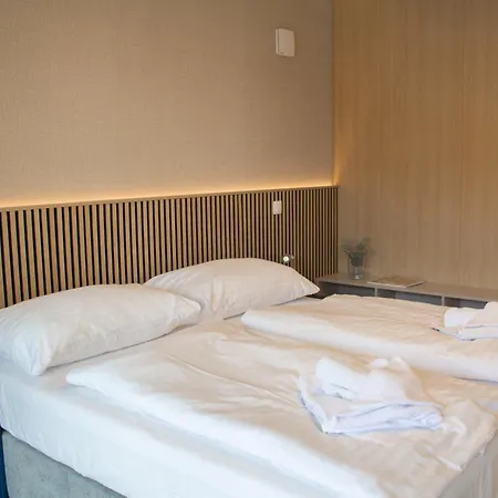 Hotel Gardinn - Free Parking And Quiet Garden Hotel Bratislava