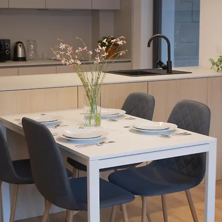 Hotel Gardinn - Free Parking And Quiet Garden Hotel