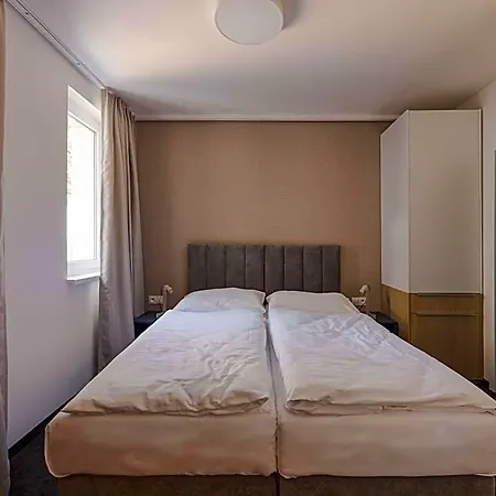 Hotel Gardinn - Free Parking And Quiet Garden 3*