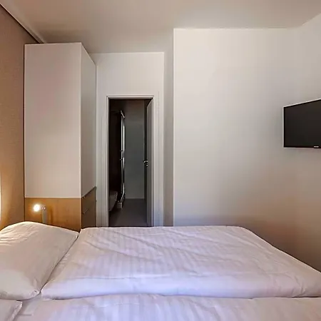 Hotel Gardinn - Free Parking And Quiet Garden Bratislava