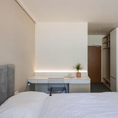 Hotel Gardinn - Free Parking And Quiet Garden Hotel