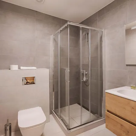 Hotel Gardinn - Free Parking And Quiet Garden Hotel 2*
