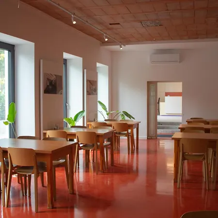 Hotel Gardinn - Free Parking And Quiet Garden 2*