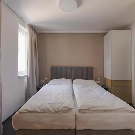 Hotel Gardinn - Free Parking And Quiet Garden 2*