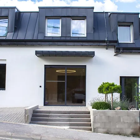 Hotel Gardinn - Free Parking And Quiet Garden Hotel
