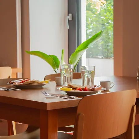 Hotel Gardinn - Free Parking And Quiet Garden Hotel Bratislava